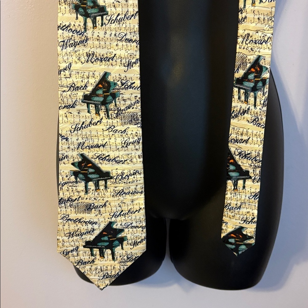 Museum Artifacts Music Masters by SNI Silk Cream Piano Composers Necktie Tie - Picture 1 of 12